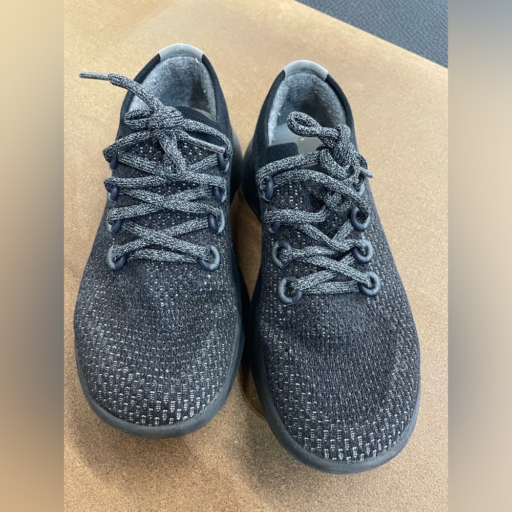 Size 8 black Allbirds tree dashers